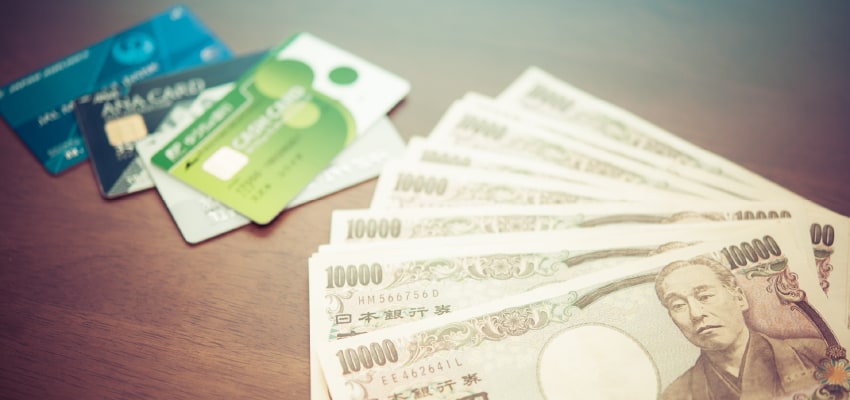 クレジットカードと紙幣